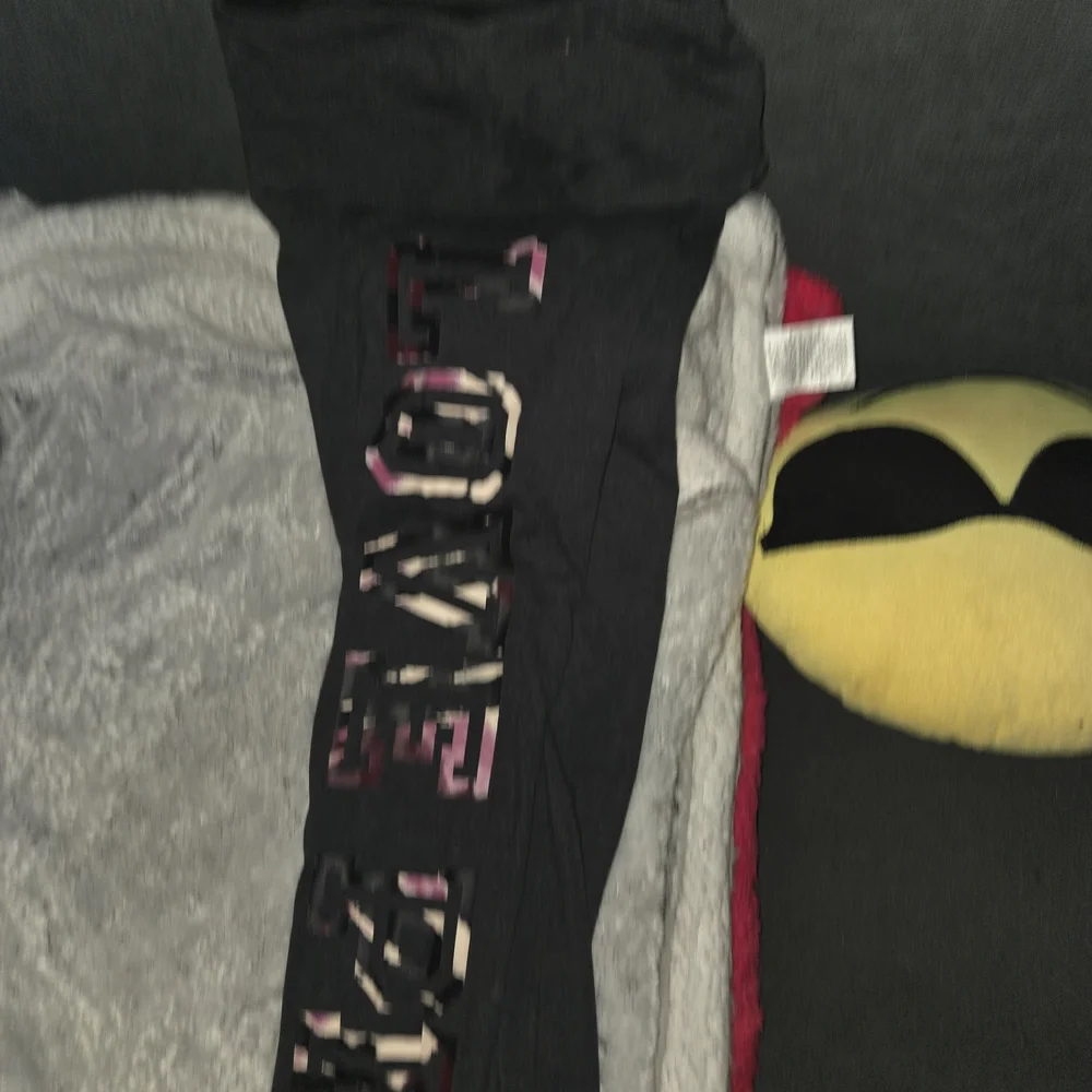 PINK Victoria's Secret Black and Gray Long Sleeve - Picture 2 of 6